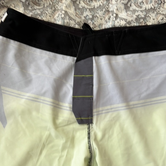 Volcom Lime Black & Gray Board Shorts With side zip pocket Size 33 - Picture 10 of 13